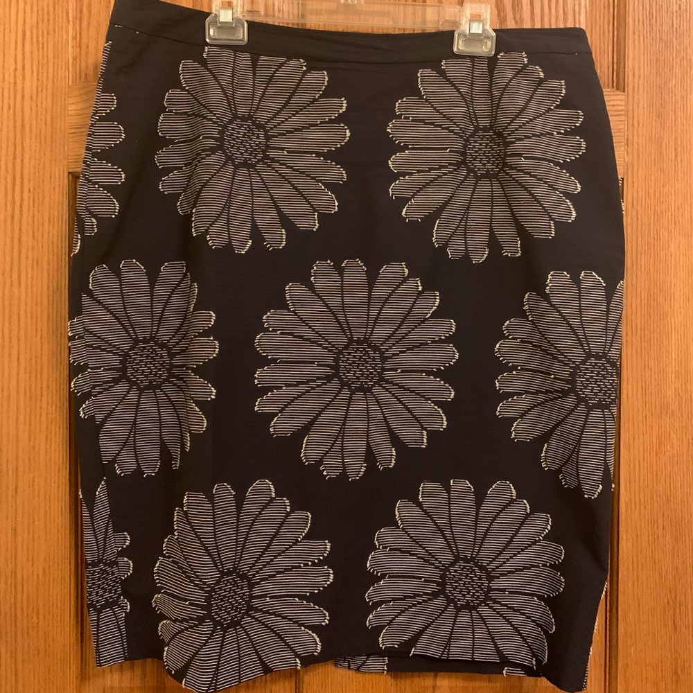 Boden navy / white woven daisy pencil skirt 16L